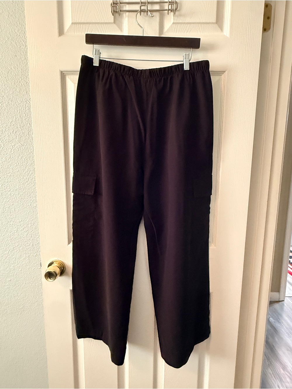 Old Navy Drapey Cargo Pant - Picture 4 of 4